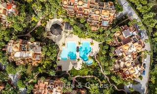 Apartamentos en venta en La Alzambra, a poca distancia a pie de Puerto Banús, en Nueva Andalucía, Marbella 807729 