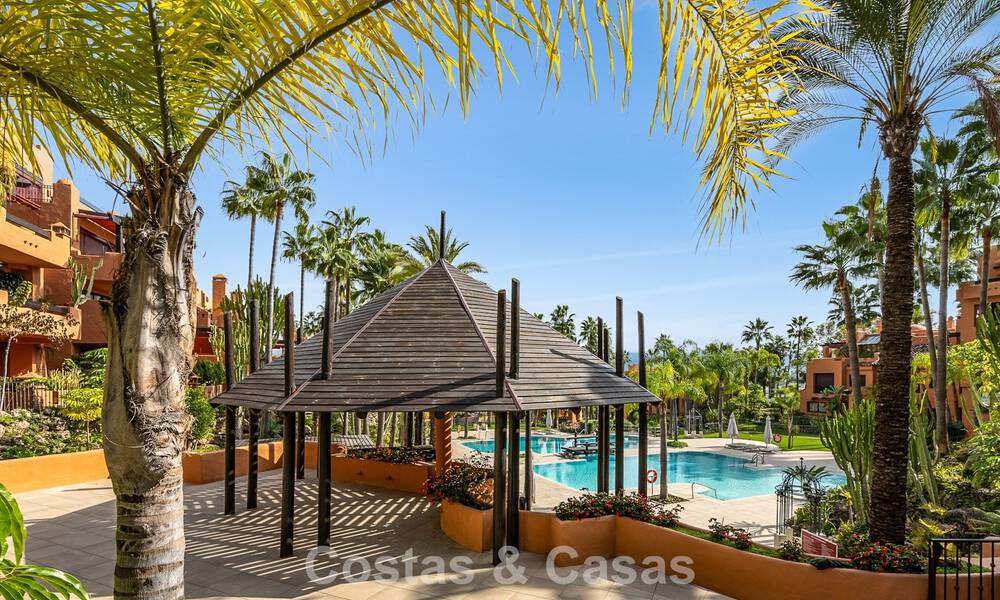 Apartamentos en venta en La Alzambra, a poca distancia a pie de Puerto Banús, en Nueva Andalucía, Marbella 807730