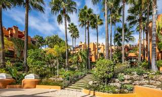 Apartamentos en venta en La Alzambra, a poca distancia a pie de Puerto Banús, en Nueva Andalucía, Marbella 807731 