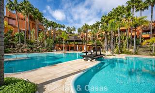 Apartamentos en venta en La Alzambra, a poca distancia a pie de Puerto Banús, en Nueva Andalucía, Marbella 807734 