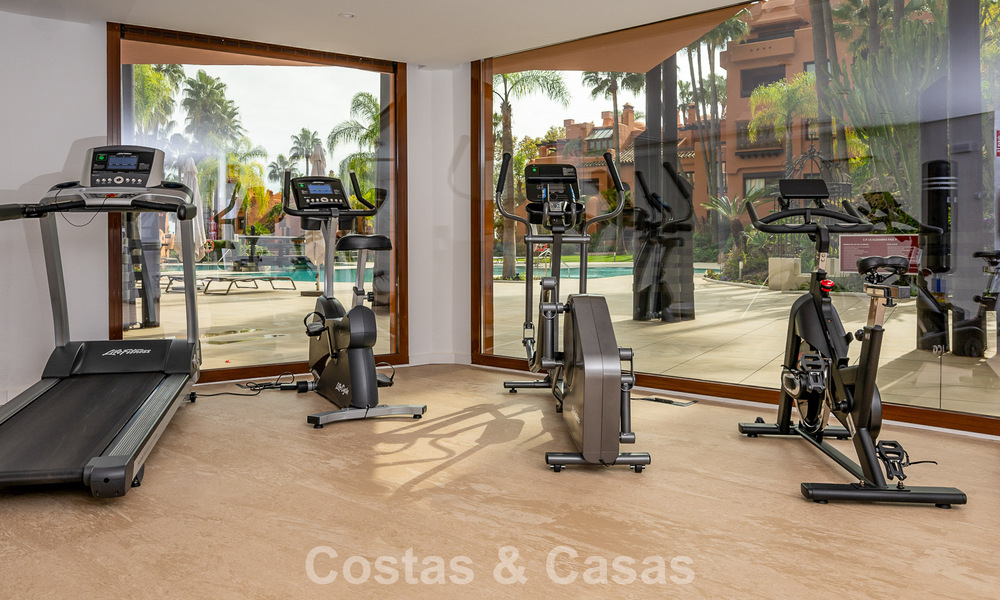 Apartamentos en venta en La Alzambra, a poca distancia a pie de Puerto Banús, en Nueva Andalucía, Marbella 807735
