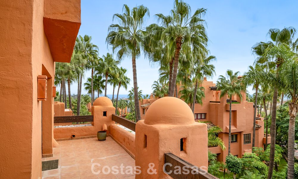 Apartamentos en venta en La Alzambra, a poca distancia a pie de Puerto Banús, en Nueva Andalucía, Marbella 807737