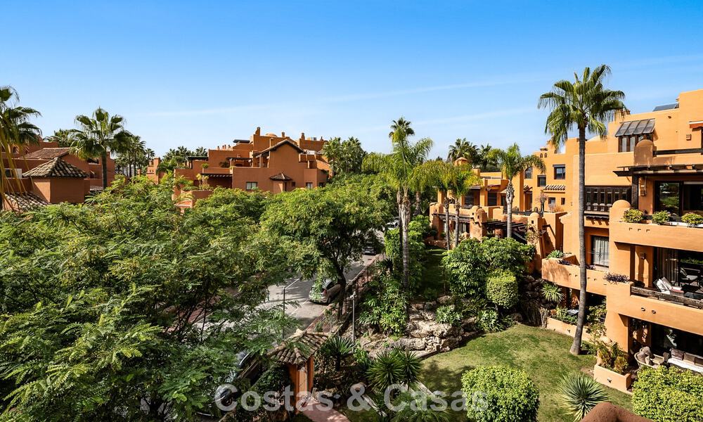 Apartamentos en venta en La Alzambra, a poca distancia a pie de Puerto Banús, en Nueva Andalucía, Marbella 807743