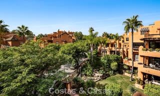 Apartamentos en venta en La Alzambra, a poca distancia a pie de Puerto Banús, en Nueva Andalucía, Marbella 807743 