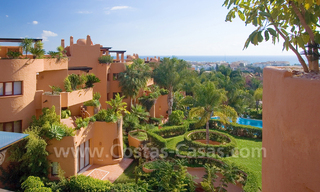 Apartamentos en venta en La Alzambra, a poca distancia a pie de Puerto Banús, en Nueva Andalucía, Marbella 807746 