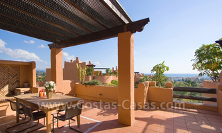 Apartamentos en venta en La Alzambra, a poca distancia a pie de Puerto Banús, en Nueva Andalucía, Marbella 807747 