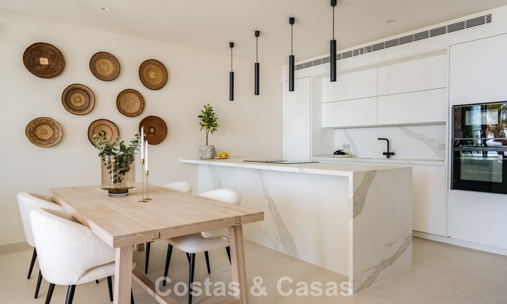 Ático dúplex de lujo con vistas panorámicas en venta en el valle del golf de Nueva Andalucía, Marbella 808062