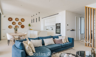 Ático dúplex de lujo con vistas panorámicas en venta en el valle del golf de Nueva Andalucía, Marbella 808063 