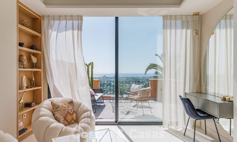 Ático dúplex de lujo con vistas panorámicas en venta en el valle del golf de Nueva Andalucía, Marbella 808077
