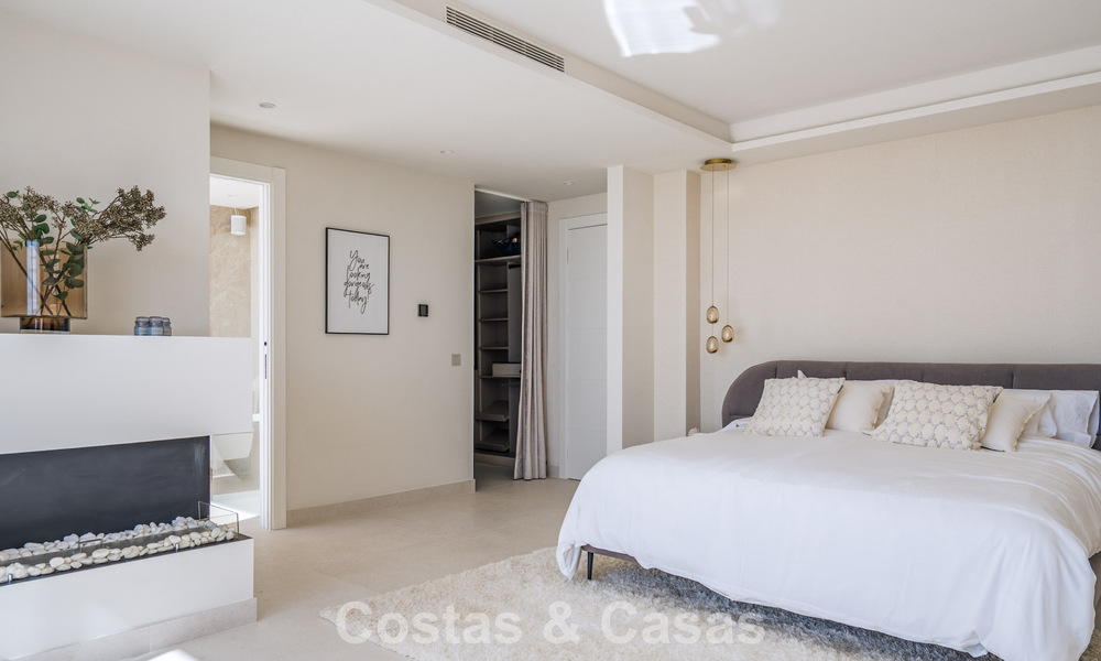 Ático dúplex de lujo con vistas panorámicas en venta en el valle del golf de Nueva Andalucía, Marbella 808078