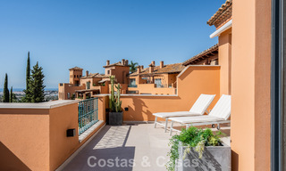 Ático dúplex de lujo con vistas panorámicas en venta en el valle del golf de Nueva Andalucía, Marbella 808081 
