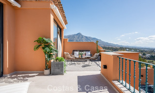 Ático dúplex de lujo con vistas panorámicas en venta en el valle del golf de Nueva Andalucía, Marbella 808084 