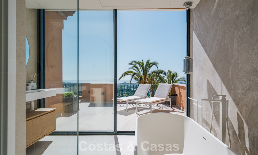 Ático dúplex de lujo con vistas panorámicas en venta en el valle del golf de Nueva Andalucía, Marbella 808086