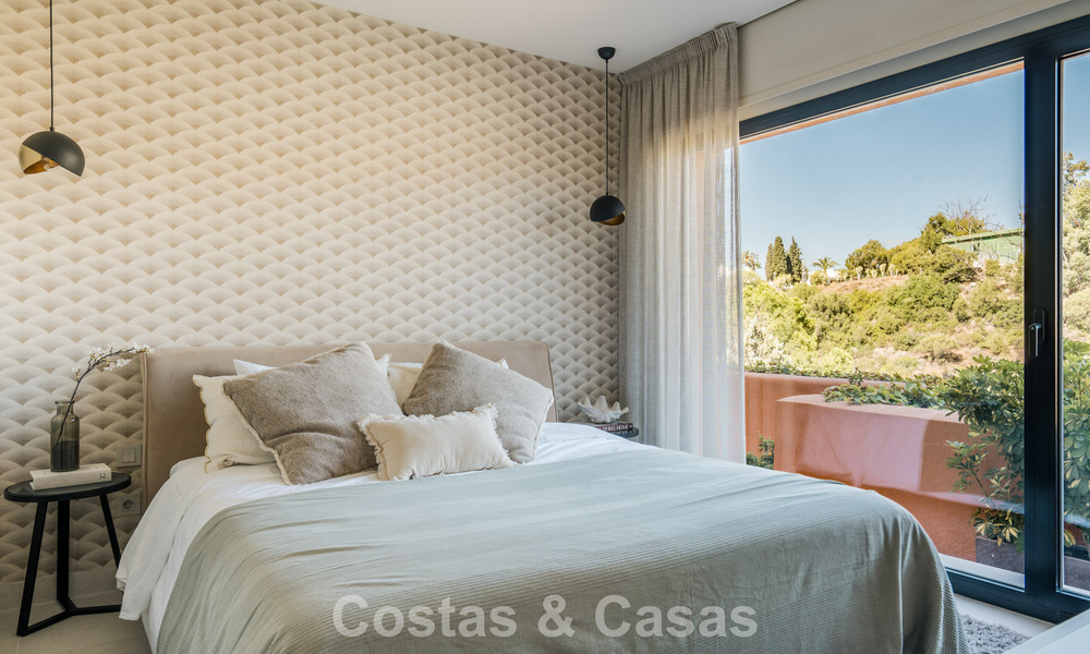 Ático dúplex de lujo con vistas panorámicas en venta en el valle del golf de Nueva Andalucía, Marbella 808093