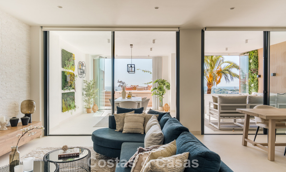 Ático dúplex de lujo con vistas panorámicas en venta en el valle del golf de Nueva Andalucía, Marbella 808096