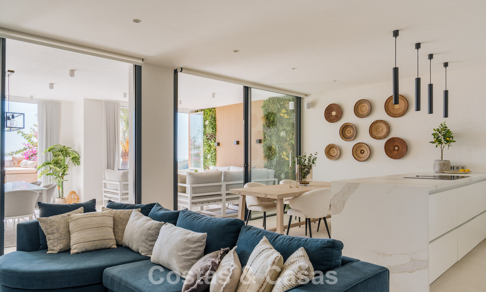 Ático dúplex de lujo con vistas panorámicas en venta en el valle del golf de Nueva Andalucía, Marbella 808097