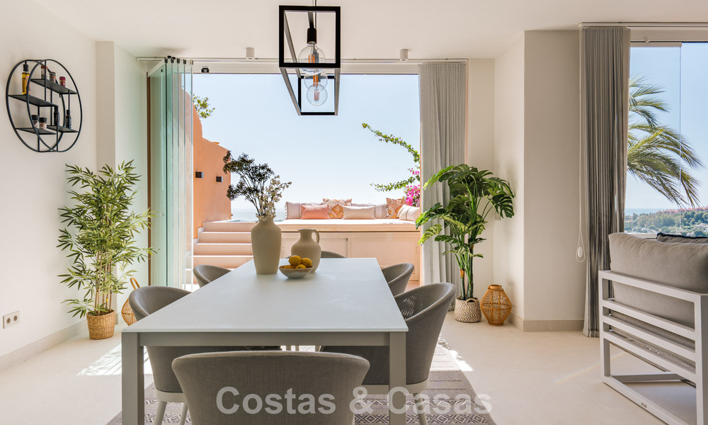 Ático dúplex de lujo con vistas panorámicas en venta en el valle del golf de Nueva Andalucía, Marbella 808098