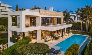 Villa de lujo contemporánea con diseño minimalista en venta en Nueva Andalucía, Marbella 808101 