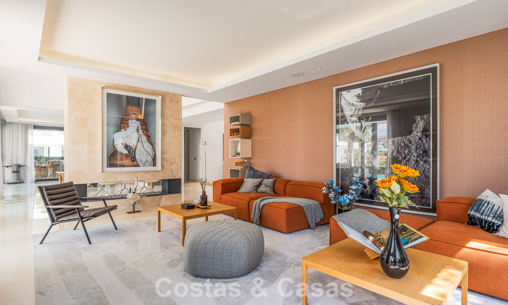 Villa de lujo contemporánea con diseño minimalista en venta en Nueva Andalucía, Marbella 808106