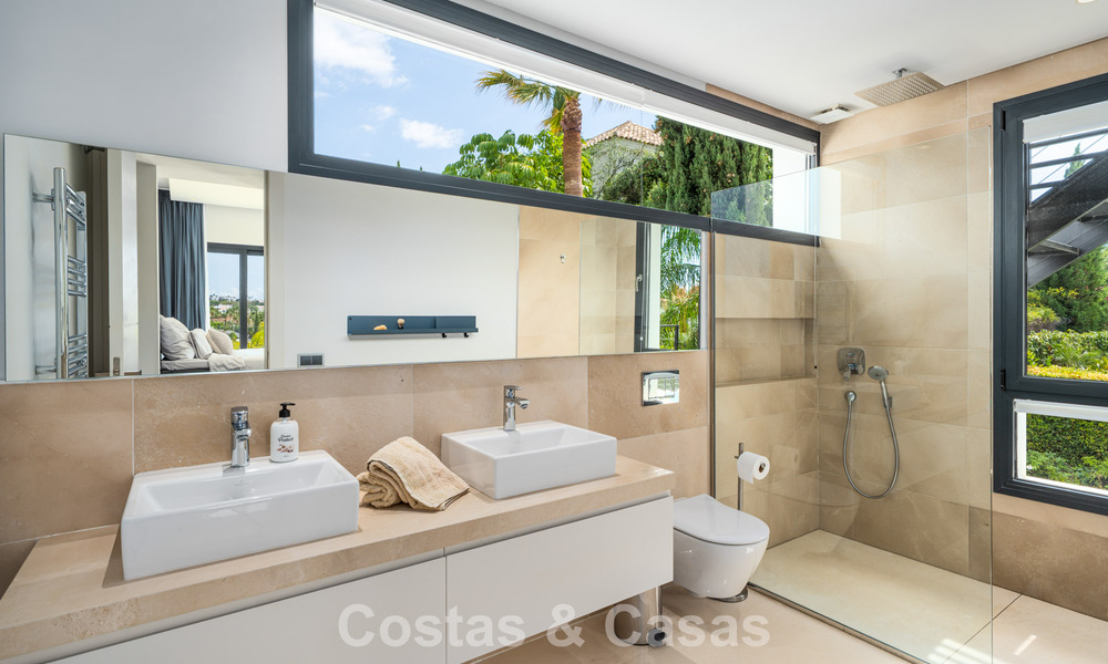 Villa de lujo contemporánea con diseño minimalista en venta en Nueva Andalucía, Marbella 808108