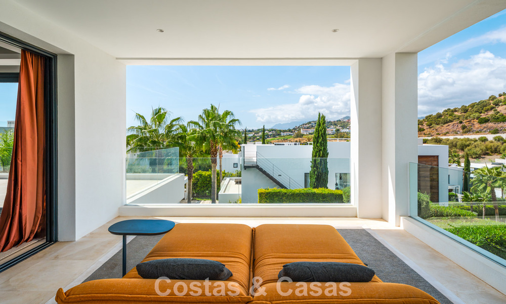 Villa de lujo contemporánea con diseño minimalista en venta en Nueva Andalucía, Marbella 808112
