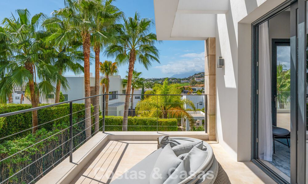 Villa de lujo contemporánea con diseño minimalista en venta en Nueva Andalucía, Marbella 808113