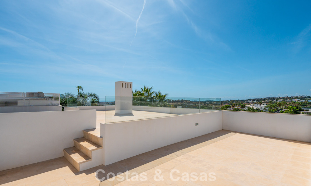Villa de lujo contemporánea con diseño minimalista en venta en Nueva Andalucía, Marbella 808114
