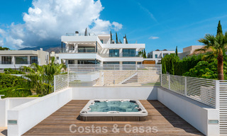 Villa de lujo contemporánea con diseño minimalista en venta en Nueva Andalucía, Marbella 808115 