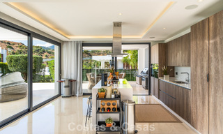 Villa de lujo contemporánea con diseño minimalista en venta en Nueva Andalucía, Marbella 808119 