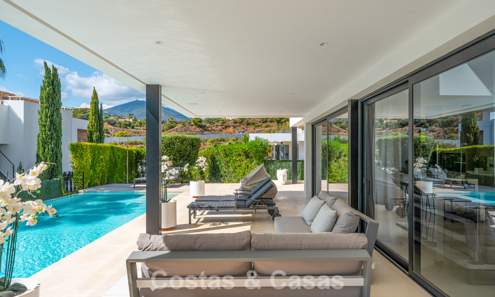 Villa de lujo contemporánea con diseño minimalista en venta en Nueva Andalucía, Marbella 808121