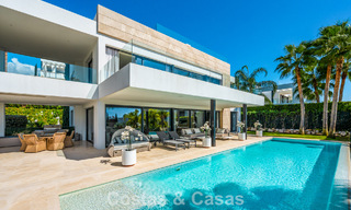 Villa de lujo contemporánea con diseño minimalista en venta en Nueva Andalucía, Marbella 808122 