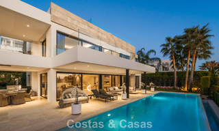 Villa de lujo contemporánea con diseño minimalista en venta en Nueva Andalucía, Marbella 808128 