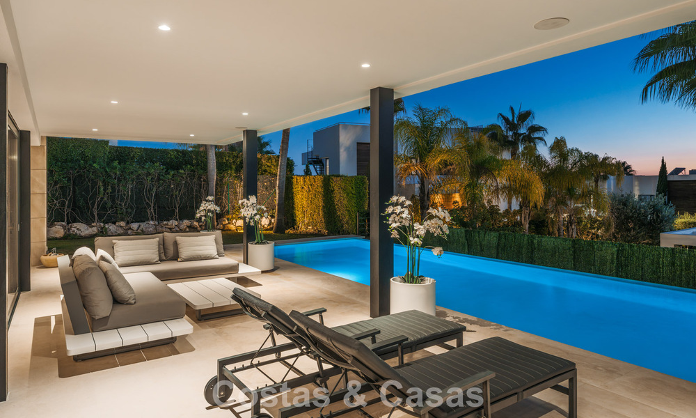 Villa de lujo contemporánea con diseño minimalista en venta en Nueva Andalucía, Marbella 808129