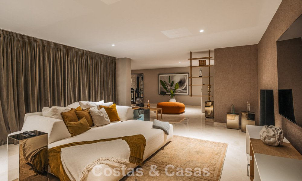 Villa de lujo contemporánea con diseño minimalista en venta en Nueva Andalucía, Marbella 808133