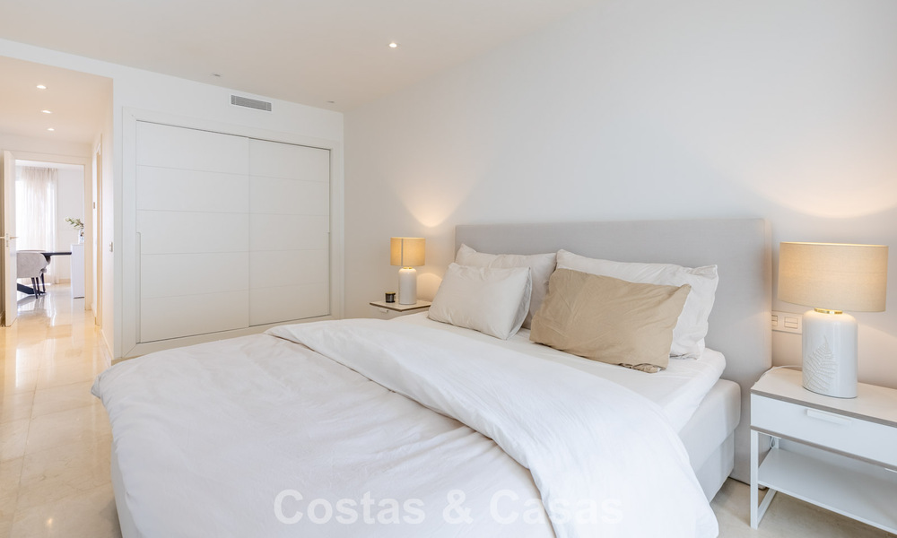 Apartamento moderno en venta con piscina y vistas al mar en un exclusivo complejo en Nueva Andalucía, Marbella 808136