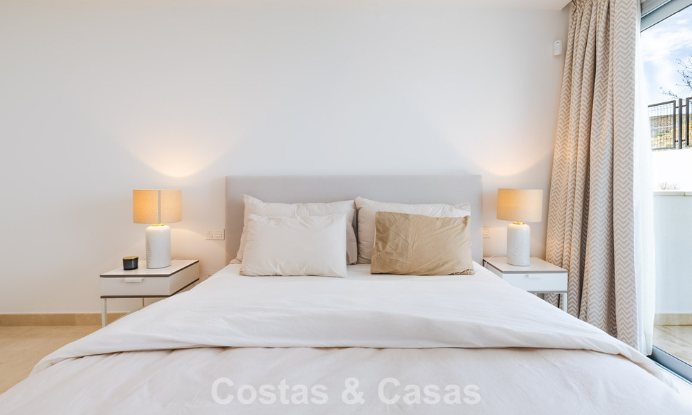 Apartamento moderno en venta con piscina y vistas al mar en un exclusivo complejo en Nueva Andalucía, Marbella 808137