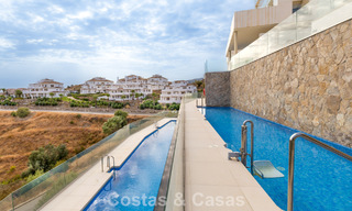 Apartamento moderno en venta con piscina y vistas al mar en un exclusivo complejo en Nueva Andalucía, Marbella 808141 