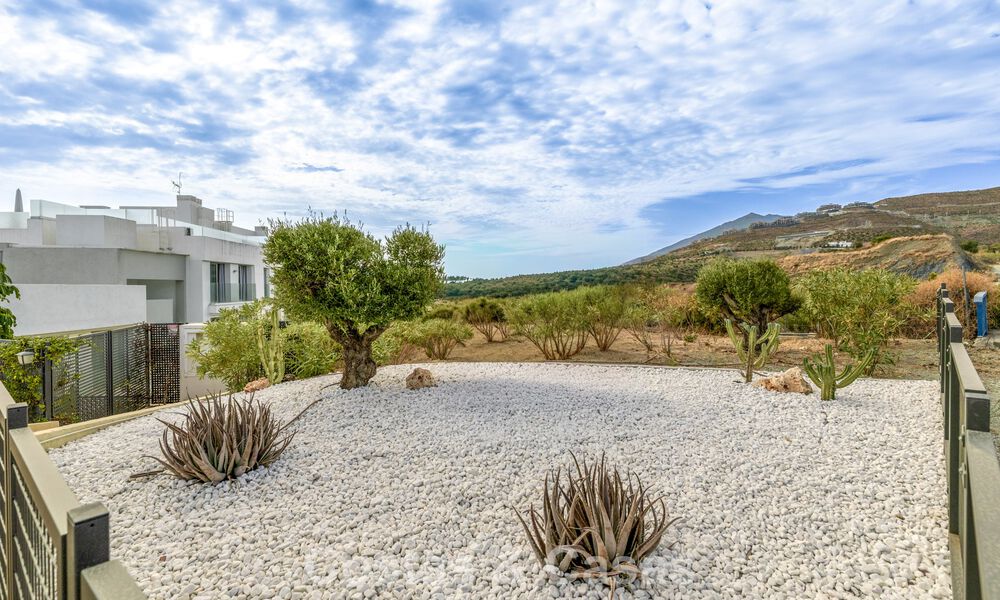 Apartamento moderno en venta con piscina y vistas al mar en un exclusivo complejo en Nueva Andalucía, Marbella 808142