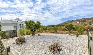 Apartamento moderno en venta con piscina y vistas al mar en un exclusivo complejo en Nueva Andalucía, Marbella 808142 