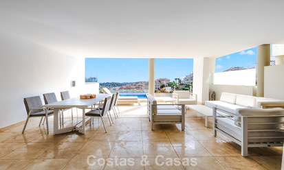 Apartamento moderno en venta con piscina y vistas al mar en un exclusivo complejo en Nueva Andalucía, Marbella 808143