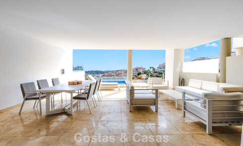 Apartamento moderno en venta con piscina y vistas al mar en un exclusivo complejo en Nueva Andalucía, Marbella 808143