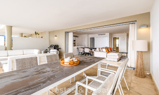 Apartamento moderno en venta con piscina y vistas al mar en un exclusivo complejo en Nueva Andalucía, Marbella 808146 