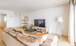 Apartamento moderno en venta con piscina y vistas al mar en un exclusivo complejo en Nueva Andalucía, Marbella 808147 