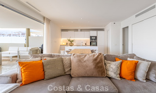 Apartamento moderno en venta con piscina y vistas al mar en un exclusivo complejo en Nueva Andalucía, Marbella 808149 