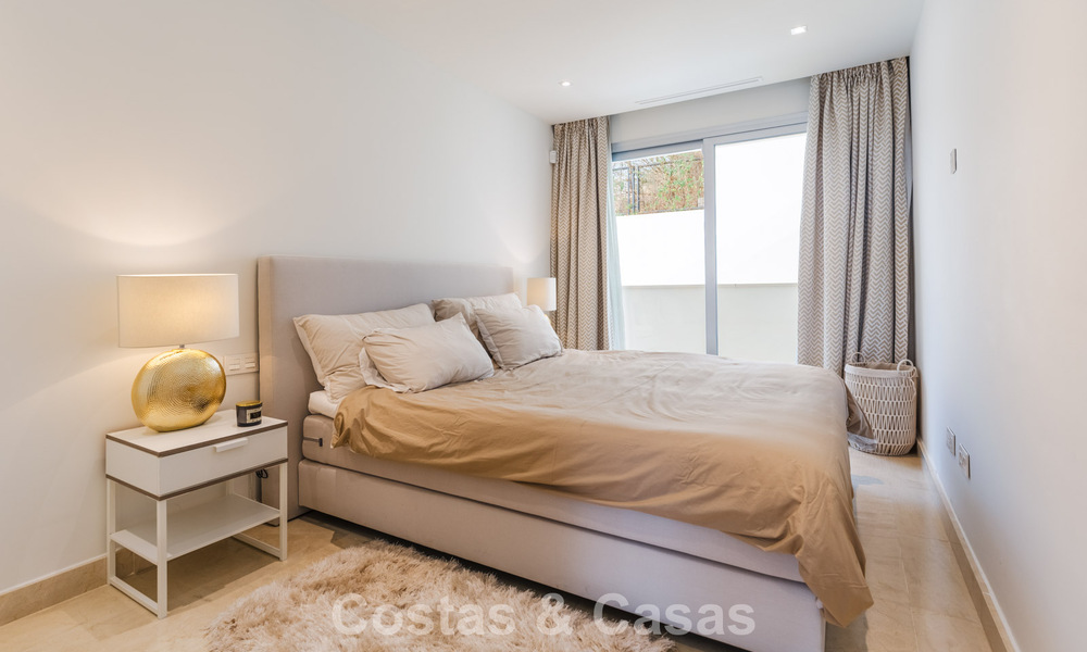 Apartamento moderno en venta con piscina y vistas al mar en un exclusivo complejo en Nueva Andalucía, Marbella 808150