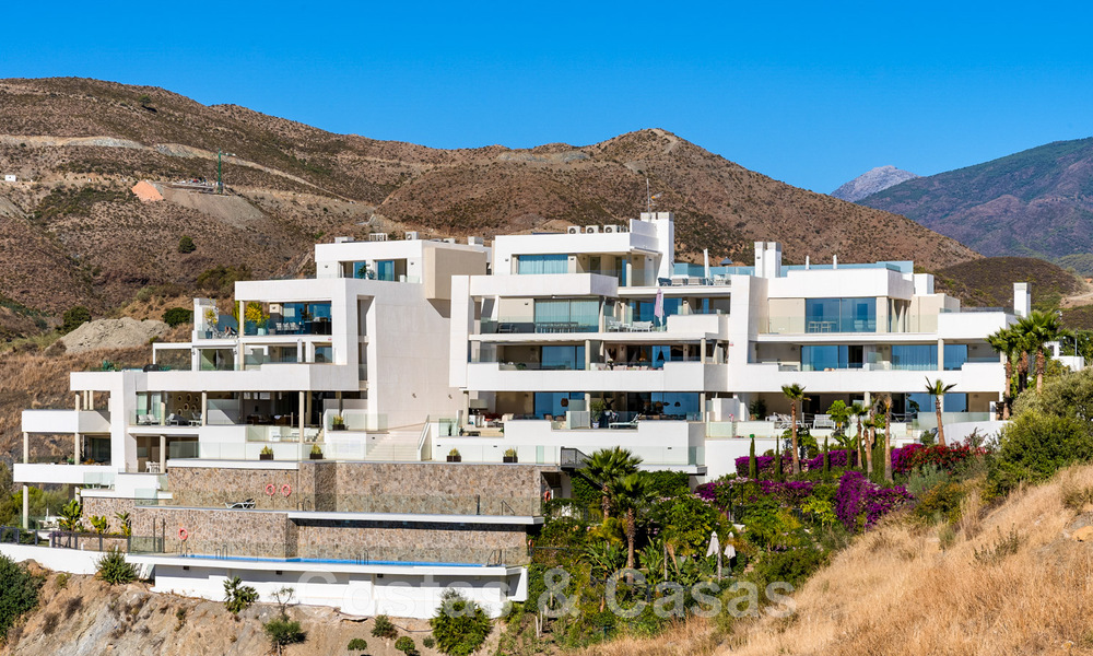Apartamento moderno en venta con piscina y vistas al mar en un exclusivo complejo en Nueva Andalucía, Marbella 808161