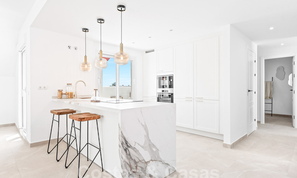 Amplios apartamentos en venta en La Maestranza a un paso de todos los servicios en Nueva Andalucía, Marbella 808271