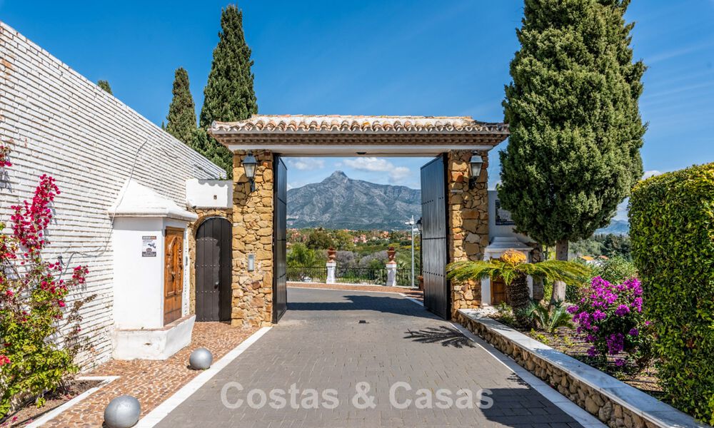 Encantadora casa adosada en venta en una urbanización cerrada, a un paso de Puerto Banús, Marbella 808516