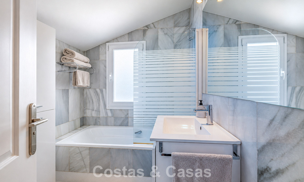 Encantadora casa adosada en venta en una urbanización cerrada, a un paso de Puerto Banús, Marbella 808546