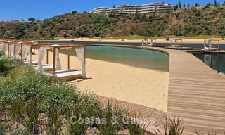 Apartamentos de lujo contemporáneos en venta en un resort de golf en las colinas de Marbella - Benahavís 808670 
